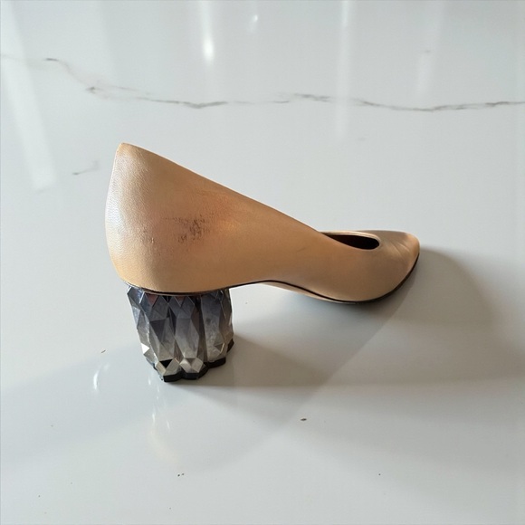 Salvatore Ferragamo Nude Leather Block Heel Pumps - Picture 4 of 12